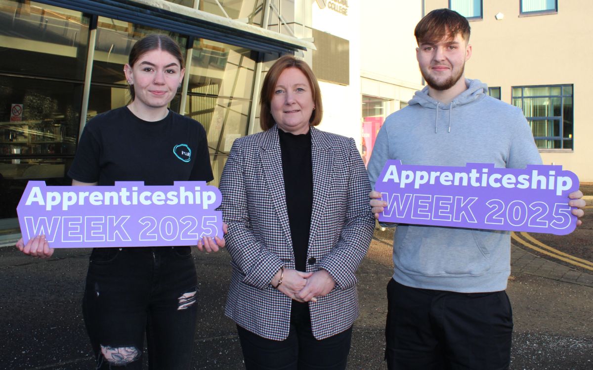 2 male apprentices on a colourful background